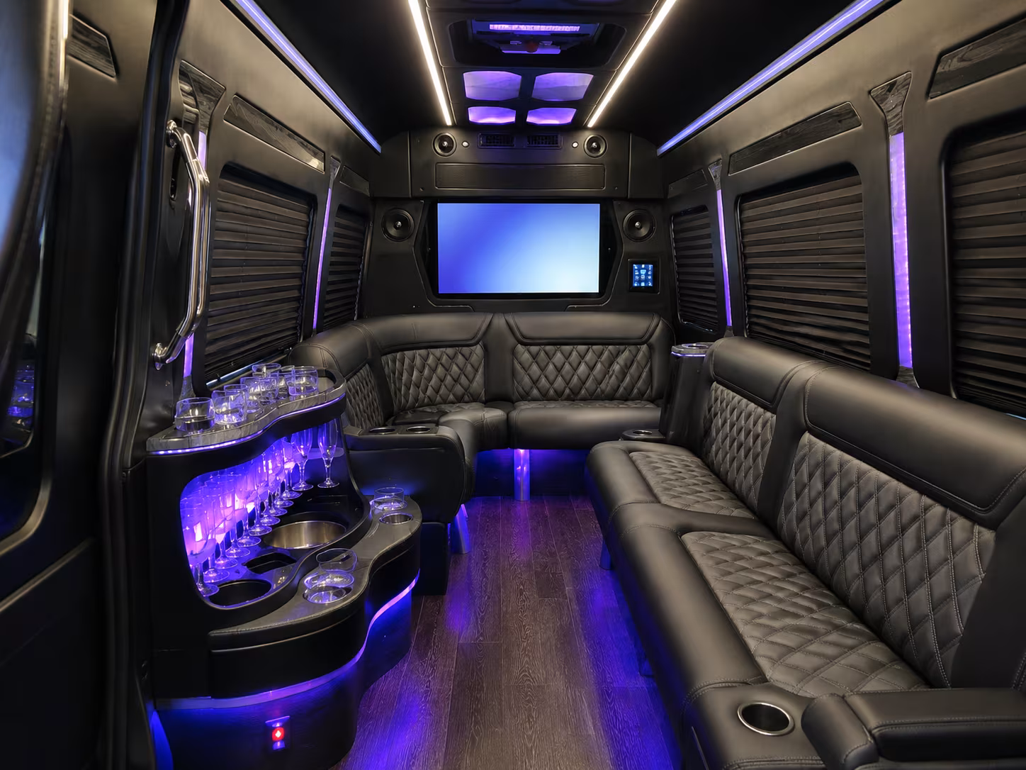 sunnyvalecharterbuscompany com makes airport transfers to sjc and sfo simple for government groups