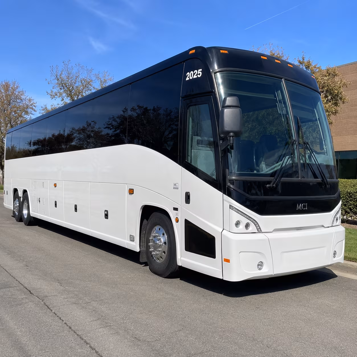 tiburon charter buses for corporate transportation
